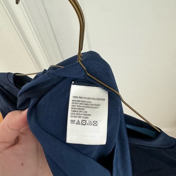 Tommy Bahama shirt - Picture 5 of 5